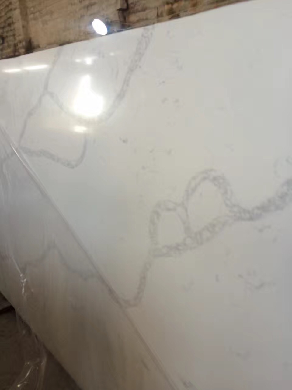 Marble look quartz slasb